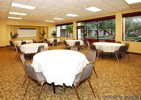 Quality Inn & Suites Downtown Phoenix Restoran gambar